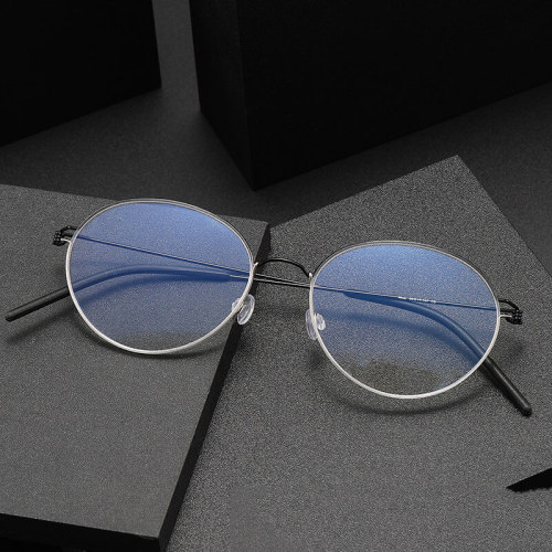 Titanium Eyeglasses LE0436
