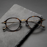 Round Tortoise Shell Glasses - Timeless Style | LE0379