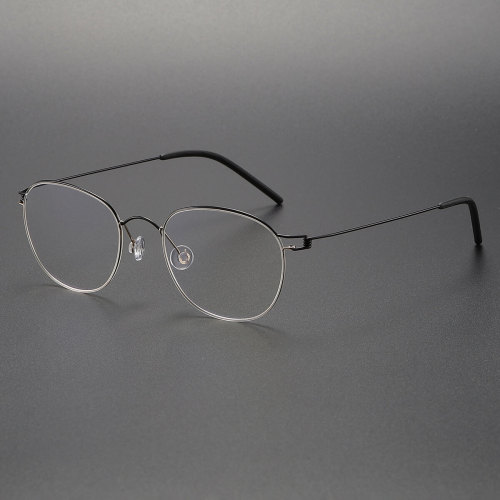 Black and Gold Glasses LE0467 - Elegant Oval Titanium Frames for a Sophisticated Look