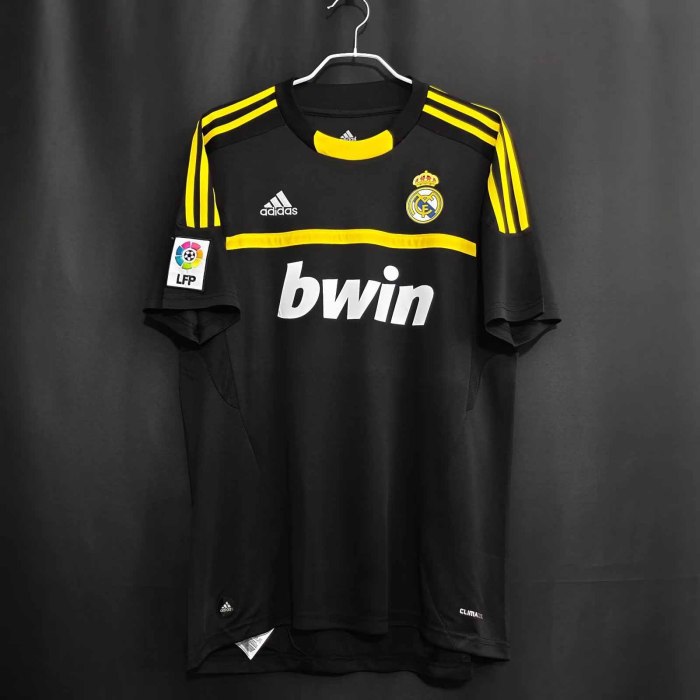 11-12 Real Madrid Goalkeeper Black Retro Jersey