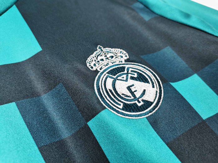 Long sleeve17-18 Real Madrid  Second away Retro Jersey