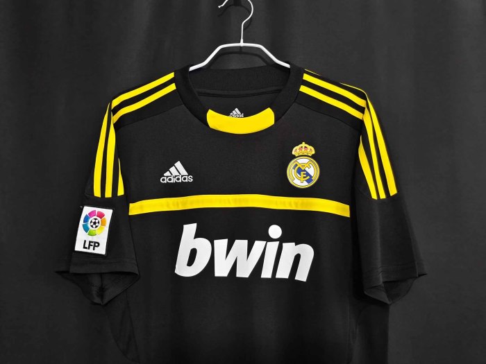 11-12 Real Madrid Goalkeeper Black Retro Jersey