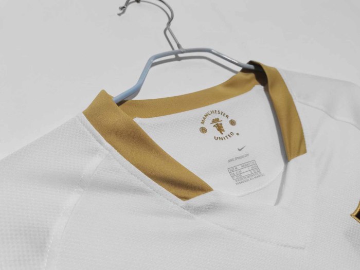 06-07 Manchester United Away Retro Jersey