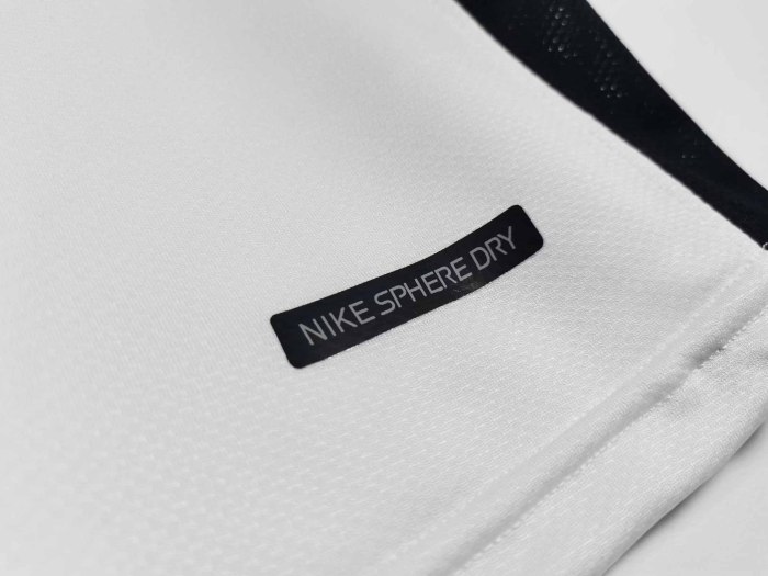 06-07 Manchester United Away Retro Jersey