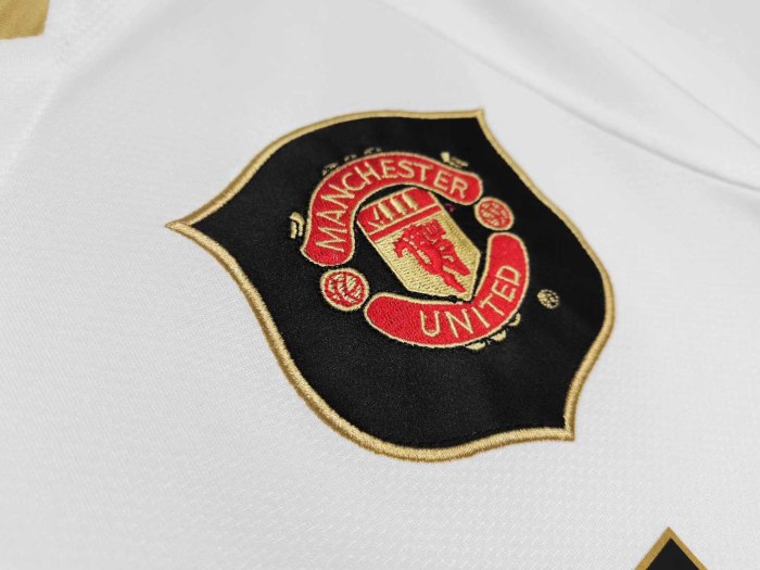 06-07 Manchester United Away Retro Jersey