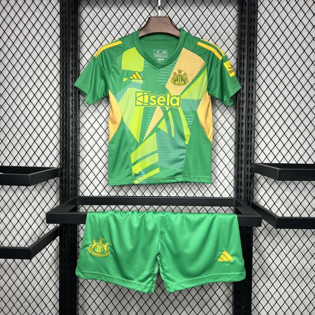 Kids kit 24/25 Newcastle United Goalkeeper Thailand Quality