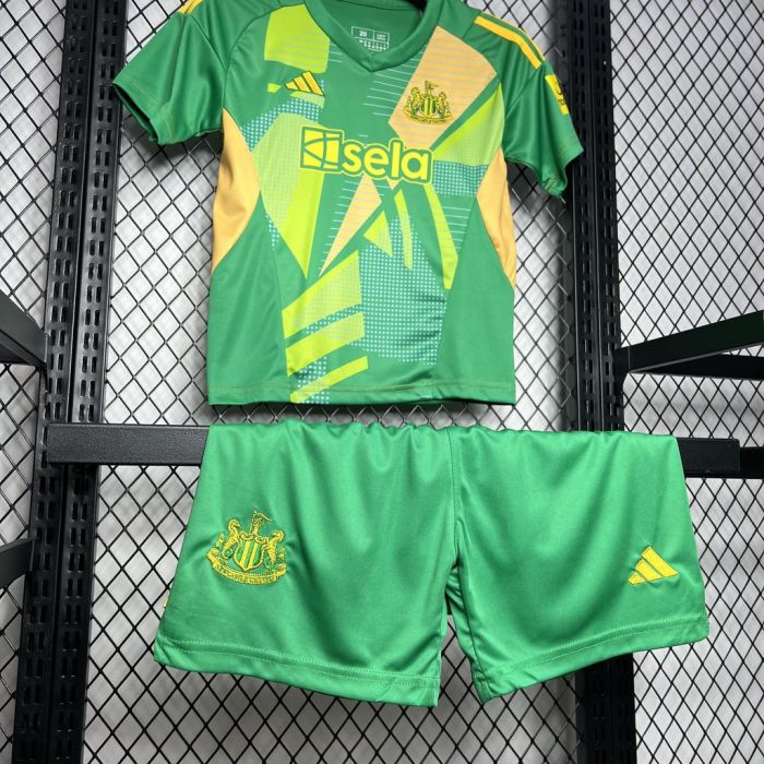 Kids kit 24/25 Newcastle United Goalkeeper Thailand Quality