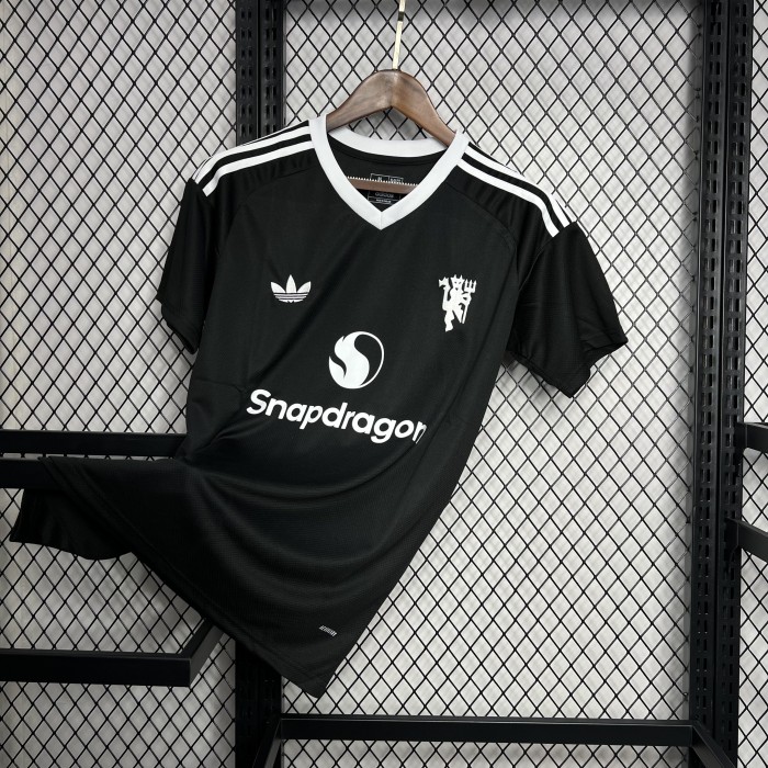 24/25 Manchester United  Fourth goalkeeper Jersey