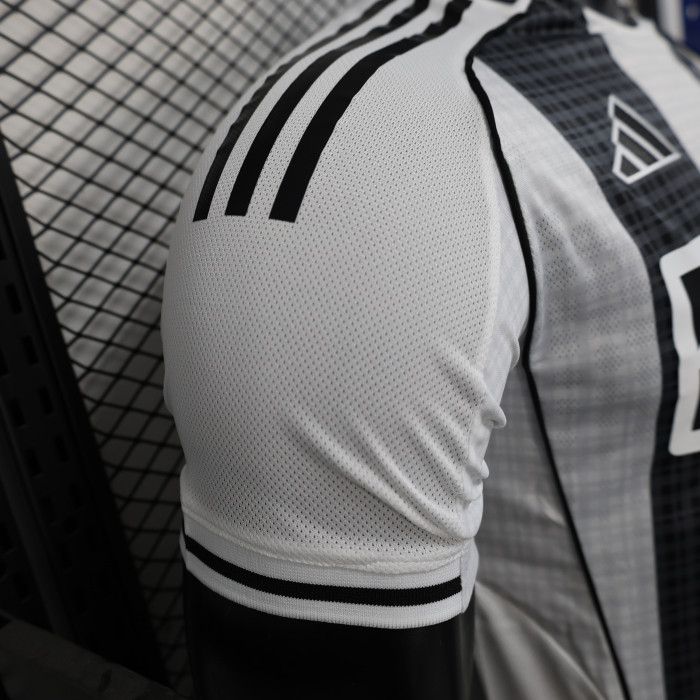 Player Version 25/26 Newcastle United Home Jersey