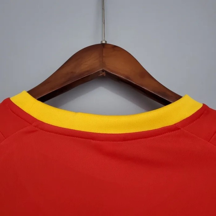 Spain 2002 Home Retro Soccer Jersey - Fan Version