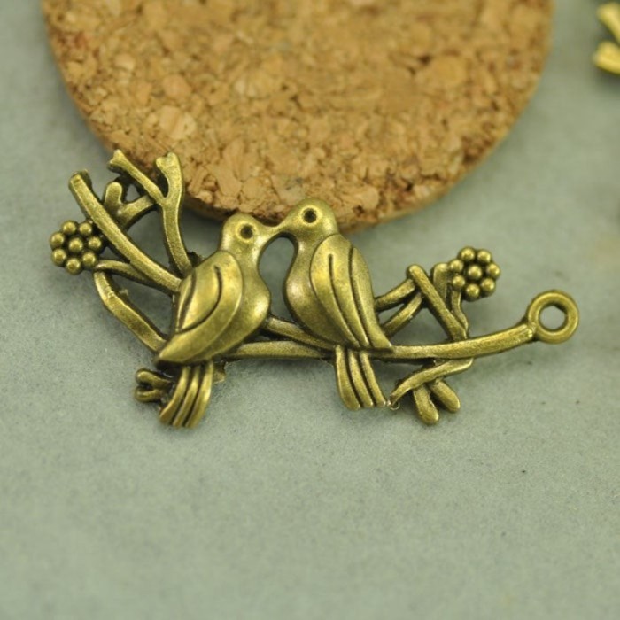 6pcs Antique Bronze Love Bird Kissing Bird Bird on the branch Charms Pendants Findings (#3010083)