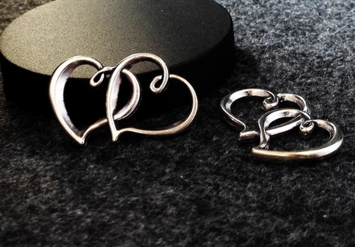 10pcs Antique Tibetan Silver Tone Double Intertwined Hearts Charms (#3010058)