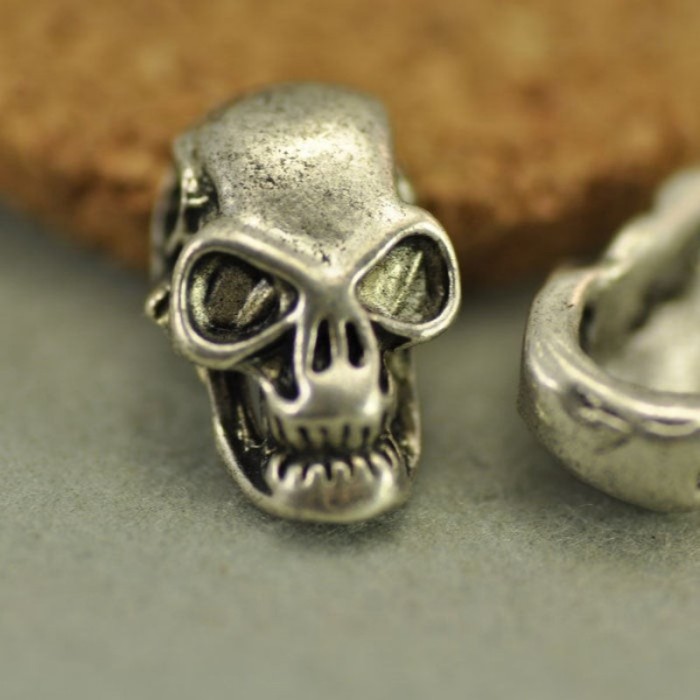 10pcs Antique Tibetan Silver Tone Skull Charms (#3010296)