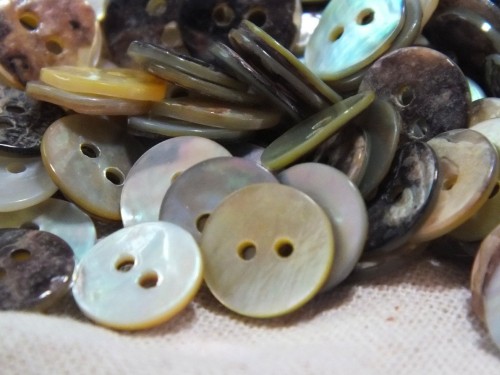 Beautiful quality-100pcs Buttons - mother of pearl buttons - shell buttons - round buttons - natural buttons,Featured thicker models