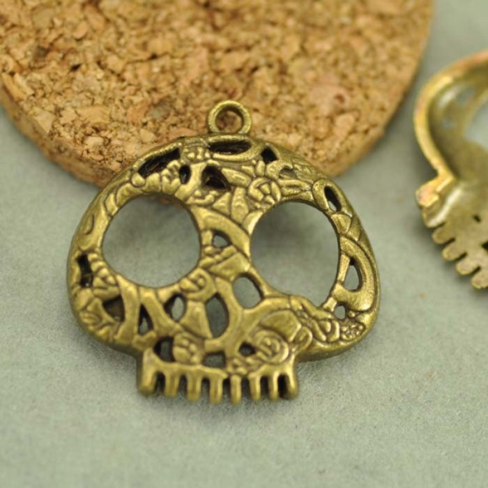 6pcs Antique Bronze Skull Charms (#3010078)