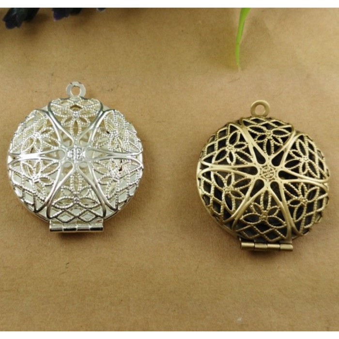 5PCS Round Antique bronze or Silver blank photo locket, Hollow Photo Locket Pendant