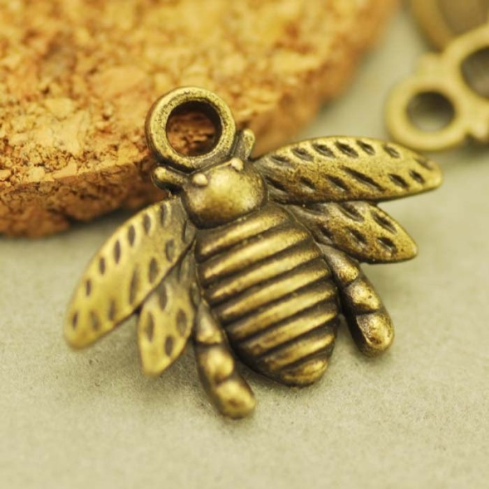 20pcs Antique Bronze Bee Charms (#3010079)