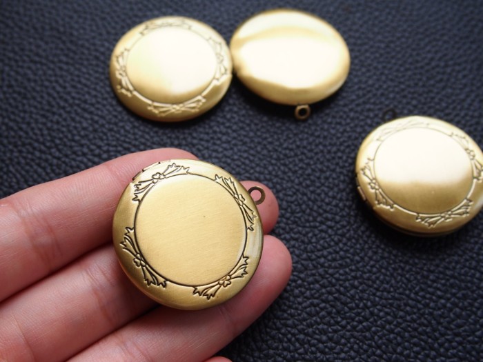 5PCS Round Antique bronze photo locket, Photo Locket Pendant (#5010007)