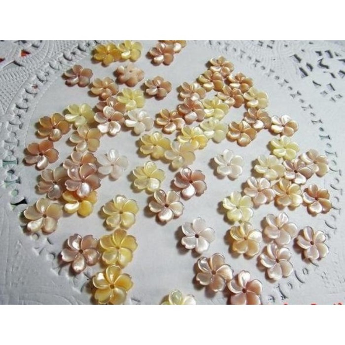 6pcs 8mm Natural mother of pearl Flower shell beads, Flower shaped shell beads, MOP charm, Natural shell charm, central hole