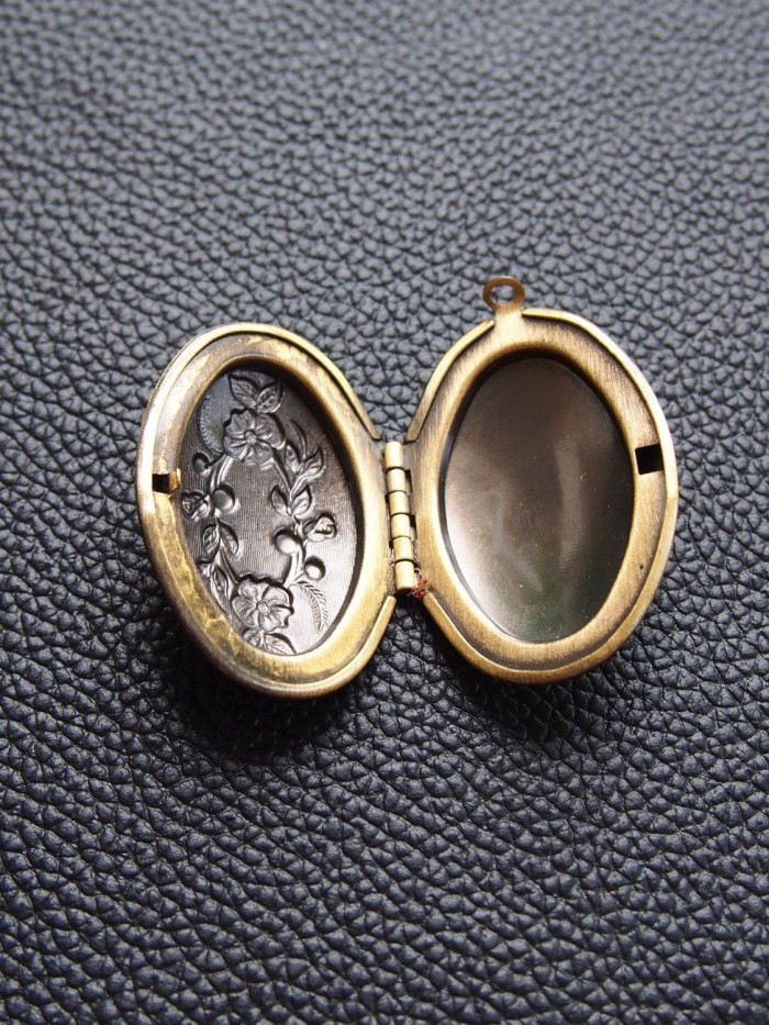 5PCS Oval Antique bronze photo locket, Photo Locket Pendant (#5010005)