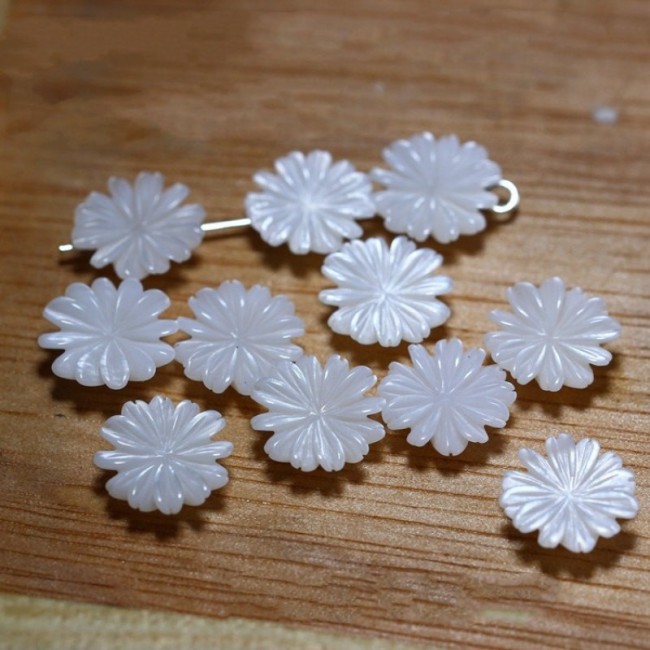 6pcs 12mm White natural mother of pearl Daisy shell beads, Flower shaped shell beads, MOP charm, Natural shell charm, side drilled hole