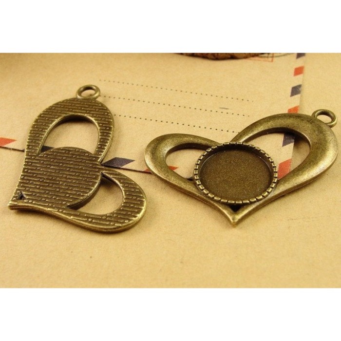 20pcs 14mm Antique Bronze Cabochon Pendant Base, Heart Shape round pendant setting (3020007)