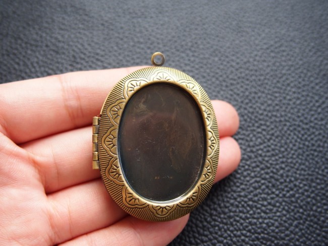 2PCS Oval Photo Locket for 30 x 40mm settings, Photo Locket Pendant (#5010009)