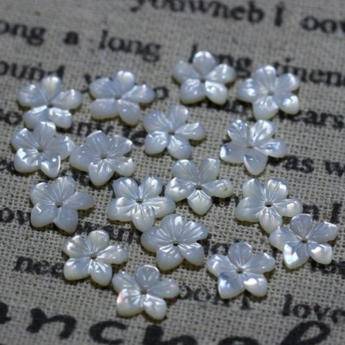 6pcs 10mm White natural mother of pearl Flower shell beads, Flower shaped shell beads, MOP charm, Natural shell charm, central hole