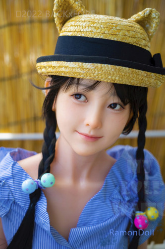 麦わら帽子姿のラブドール MyLoliWaifu 138cm Bカップ 玲奈Rena フルシリコン製ダッチワイフ