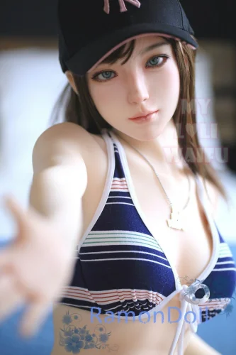 【JK服一式無料プレゼント】MyLoliWaifu 黒い野球帽を着用したラブドール 148cm Bカップ + シリコン頭部 #109すず（Suzu） ダッチワイフ