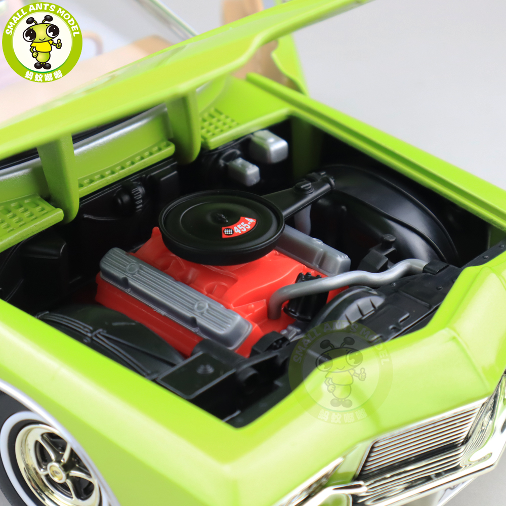 1/18 1971 Buick RIVIERA GS Road Signature Diecast Model Car