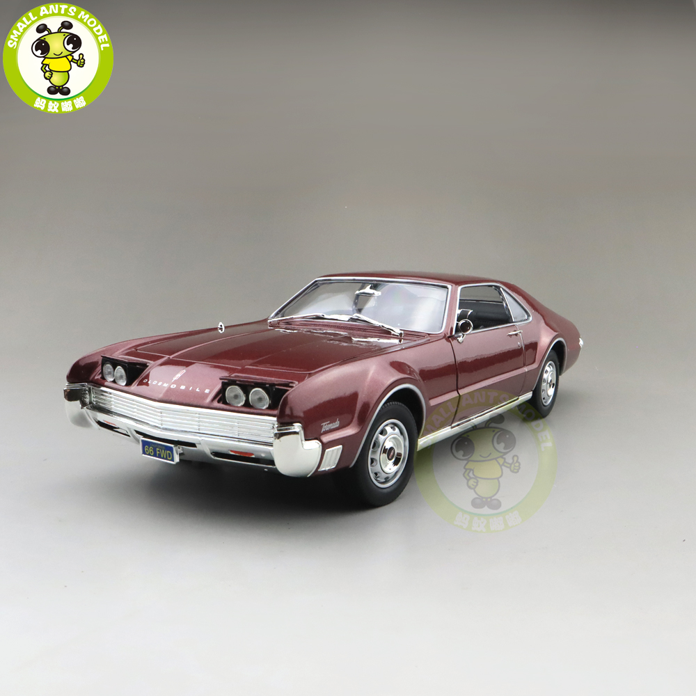 1/18 1966 OLDS MOBILE TORONADO Road Signature Diecast Model