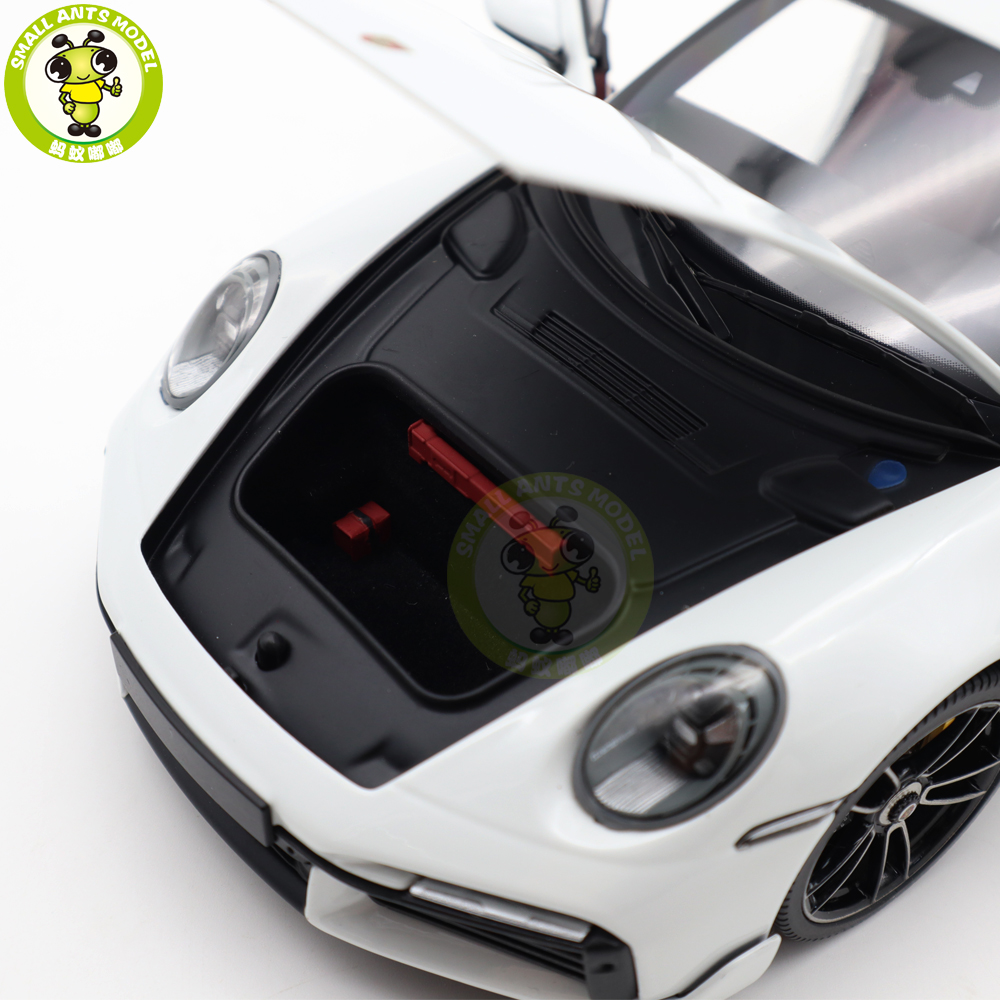 Modèle Réduit Porsche 911 (992.2) Carrera 1/18 – Minichamps 2024 – Voiture Diecast Collection