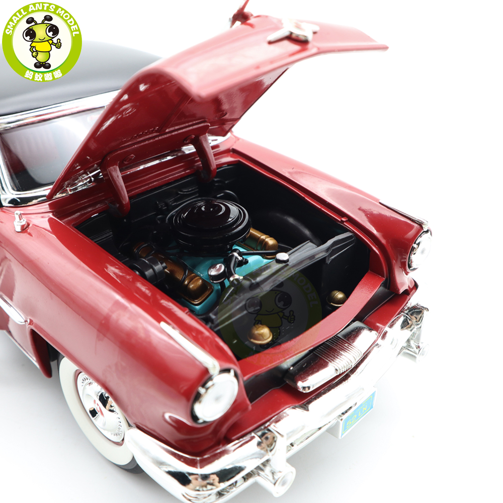 1/18 1952 LINCOLN CAPRI Road Signature Diecast Model Car