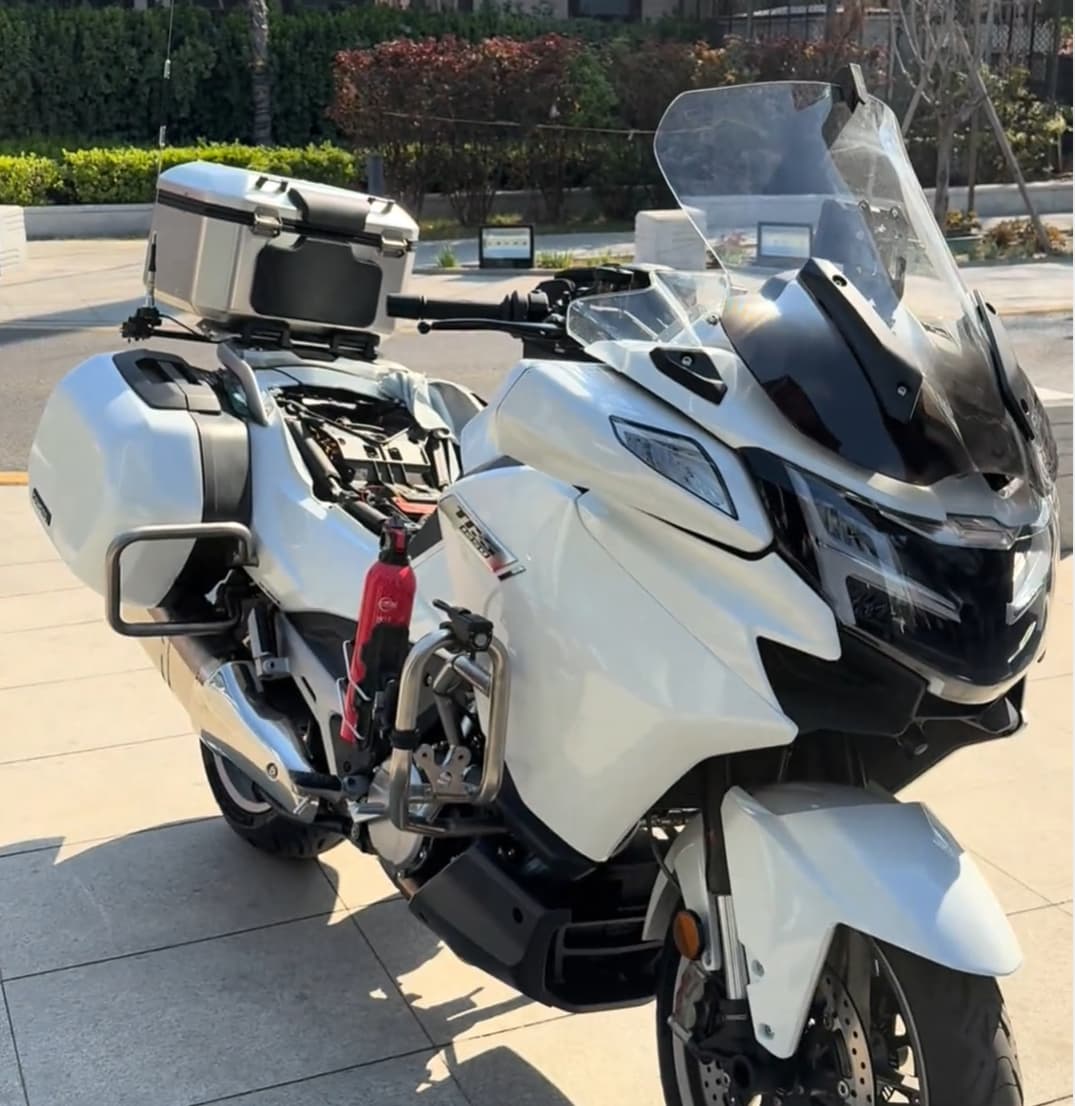 VGC VERO VR-N7500 motorcycle ham radio install with smart dashboard integrated app tracking