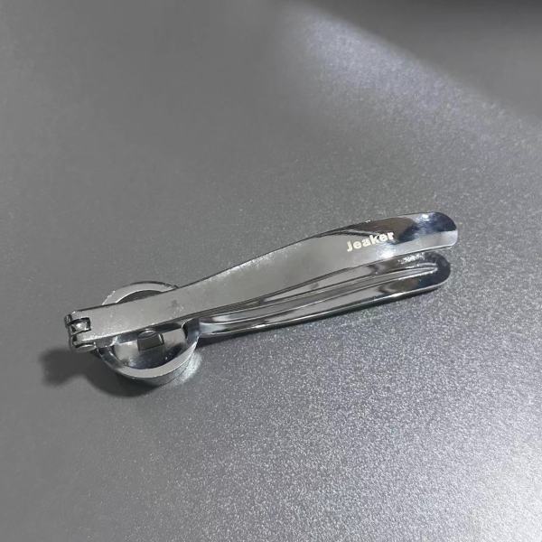 Jeaker Stainless Steel Non-Electric Garlic Cutter， Easy to Squeeze and Easy to Clean.