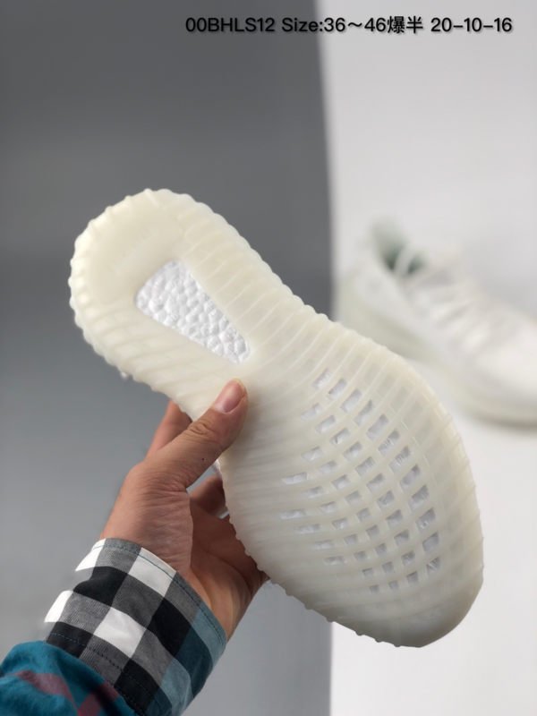 Men's and women's sports shoes