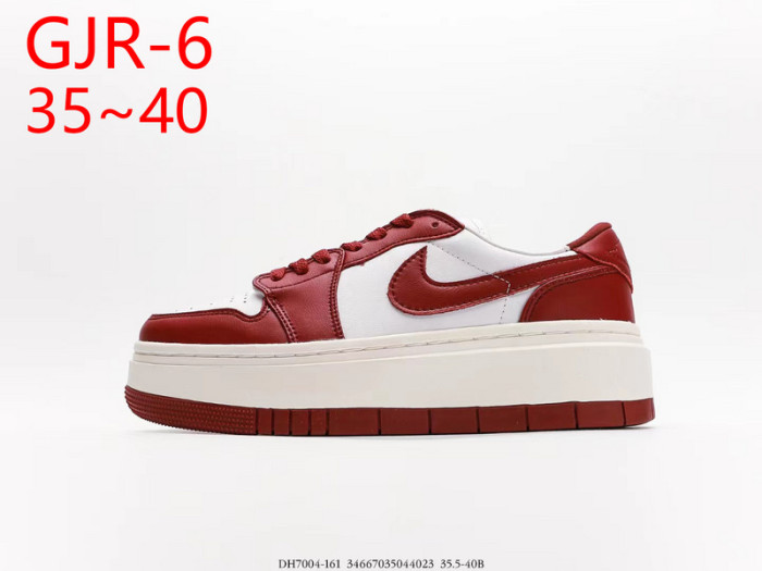 Women's sports shoes