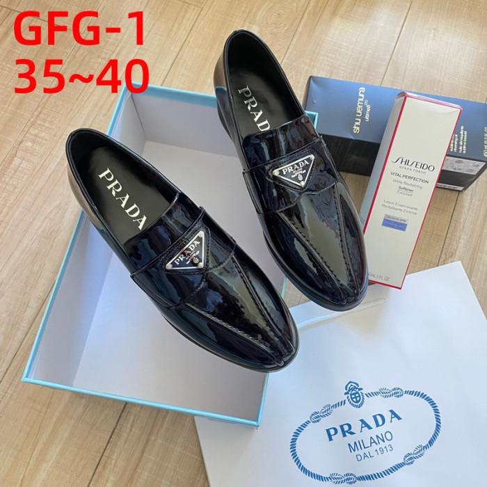 Women's casual shoes