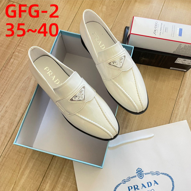 Women's casual shoes