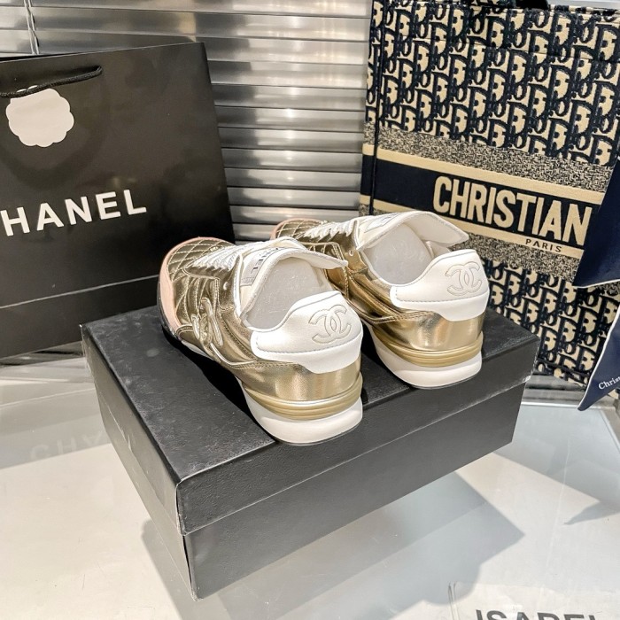 Women's casual shoes