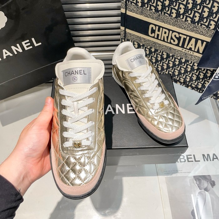 Women's casual shoes