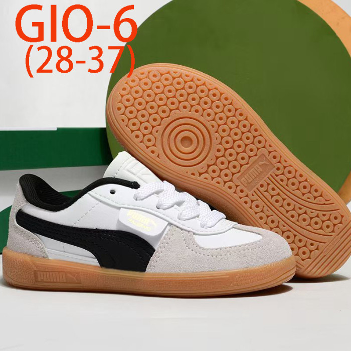 Children sports shoes
