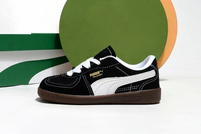 Children sports shoes