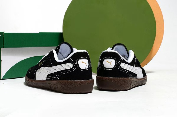 Children sports shoes