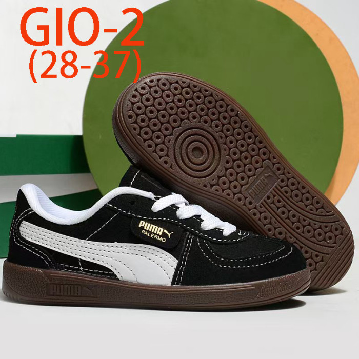 Children sports shoes