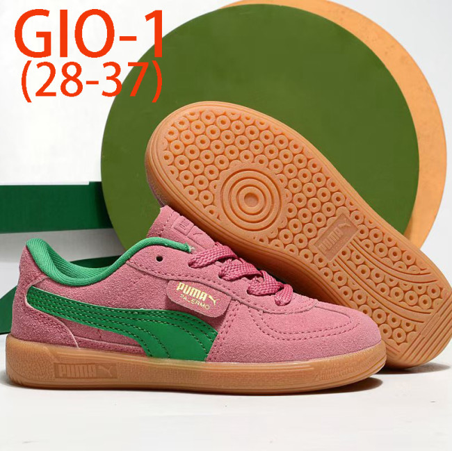 Children sports shoes