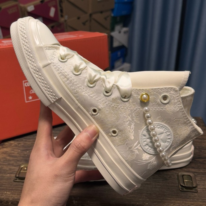 Ladies' canvas shoes
