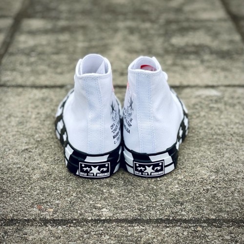 Men's and women's canvas shoes