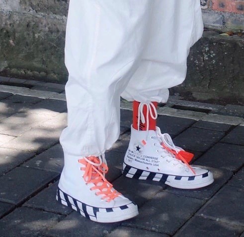 Men's and women's canvas shoes